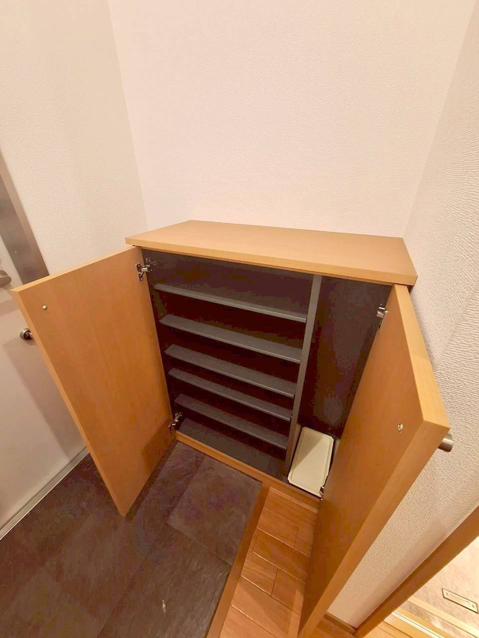 コート　アゼリアの玄関|★シューズＢＯＸ★