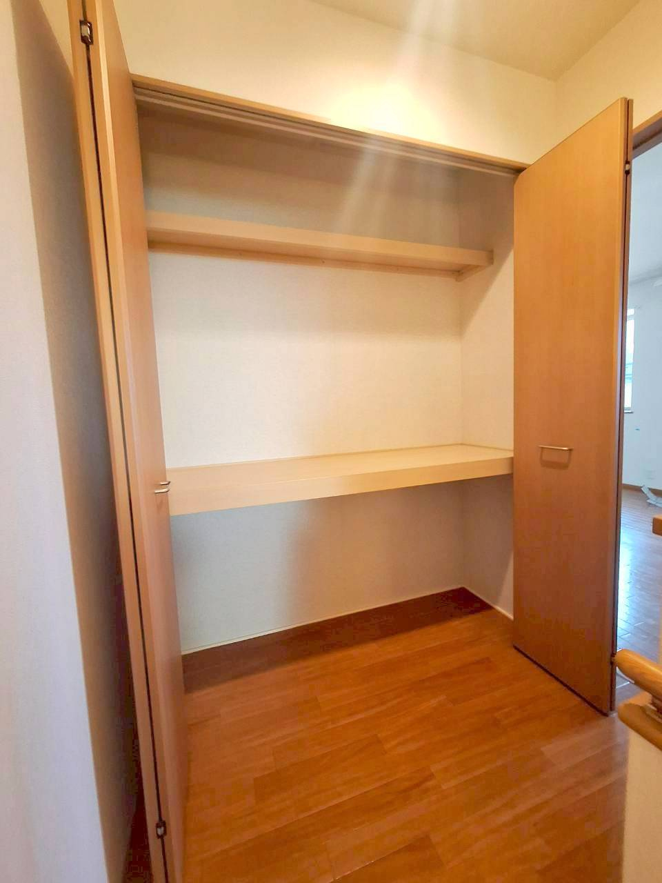 コート　アゼリアの収納|★リビング手前の大型クローゼット収納★