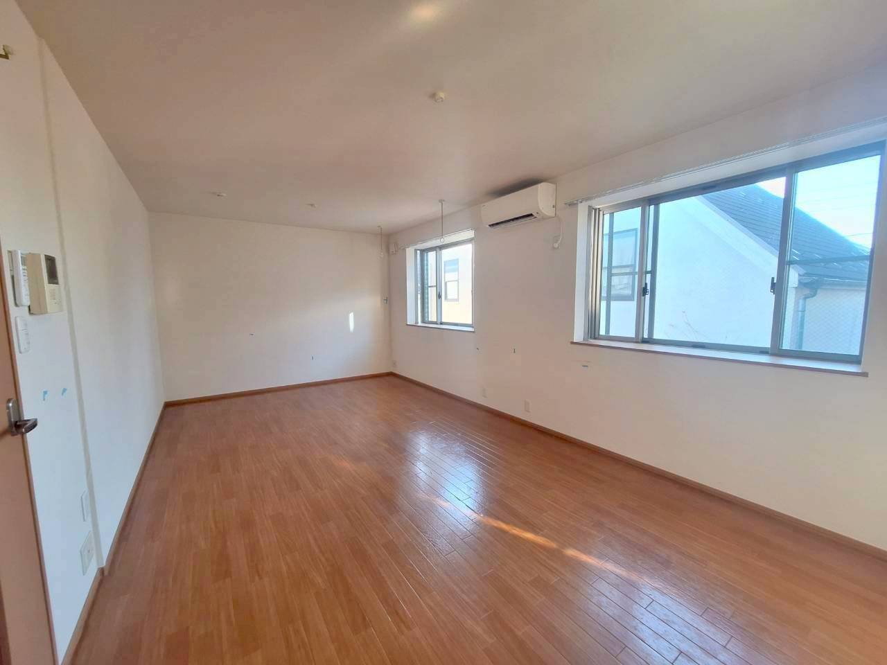 コート　アゼリアの居間・リビング|★明るいお部屋です★