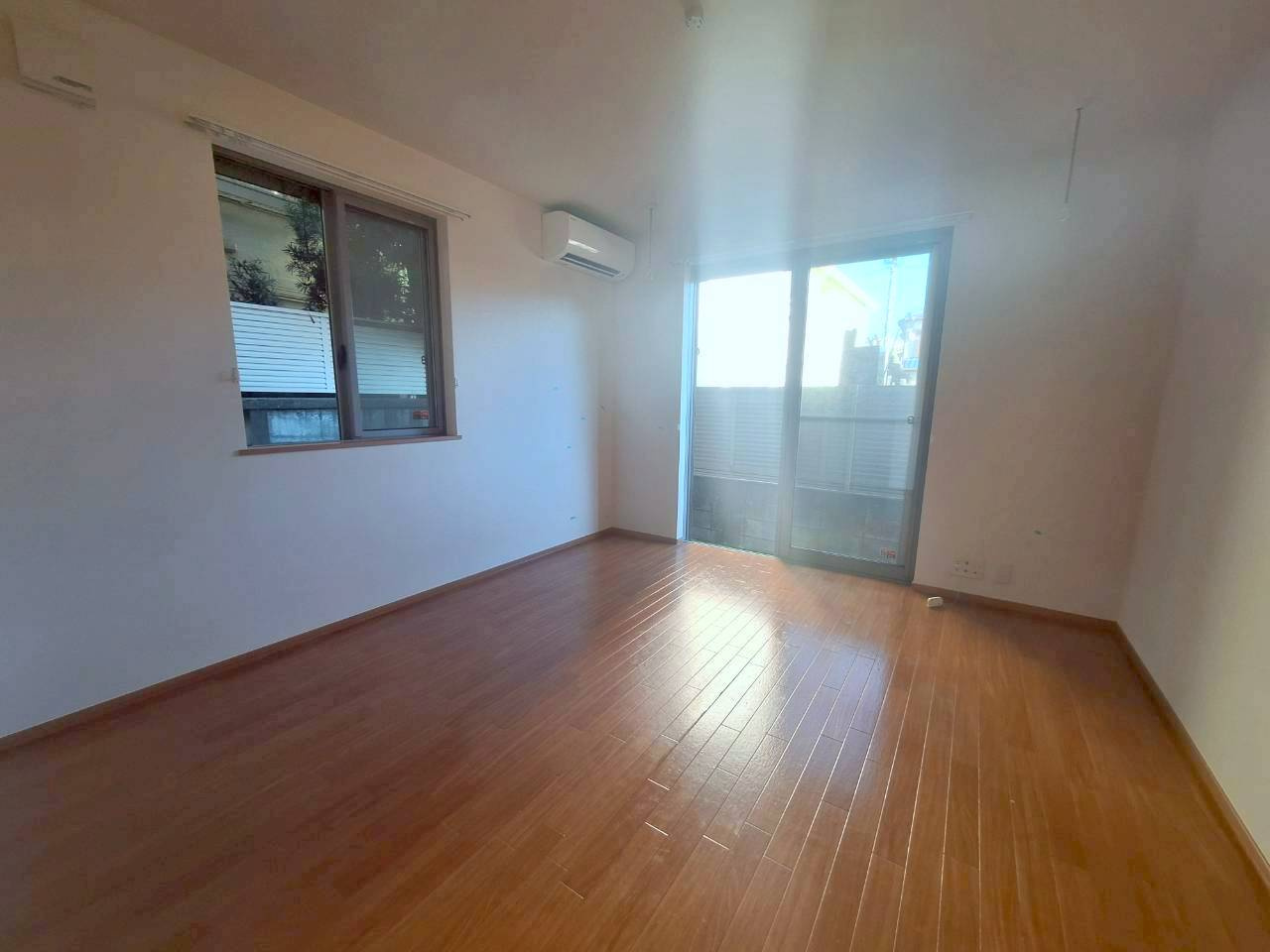 コート　アゼリアの洋室|★２面採光の寝室★