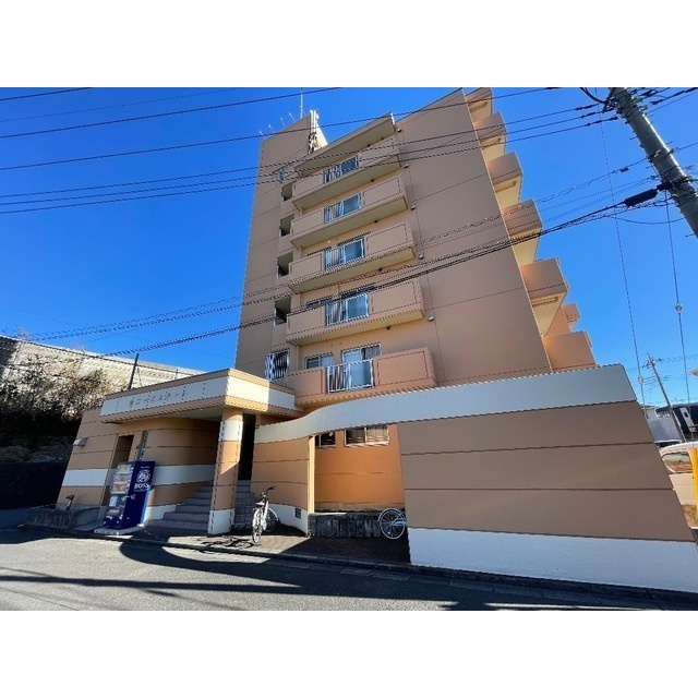 【賃貸マンション】サニーエステートの外観|外観は落ち着いています