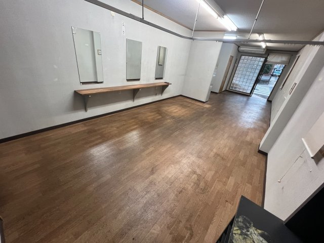 醍醐店舗付戸建の内装