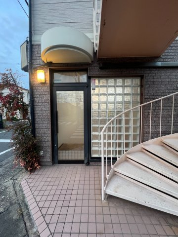 醍醐店舗付戸建の玄関|店舗玄関となります。