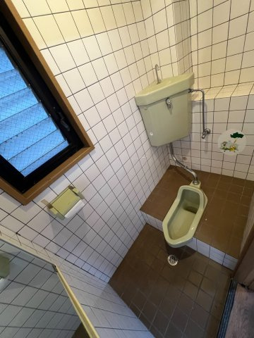 醍醐店舗付戸建のトイレ