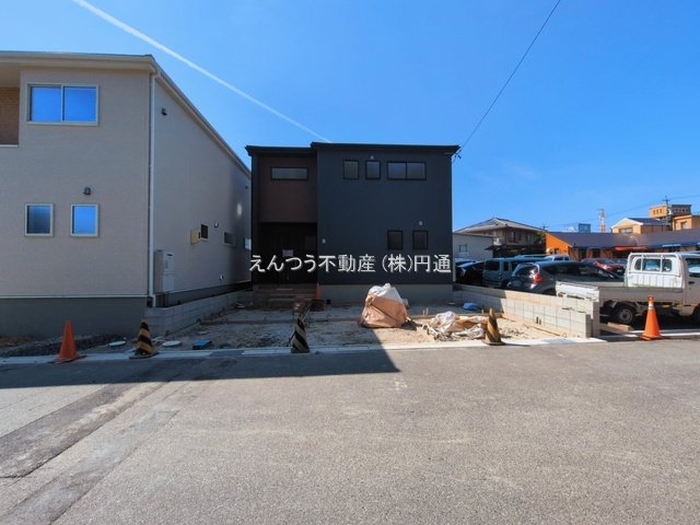 リーブルガーデン梅森台第2の前面道路含む現地写真