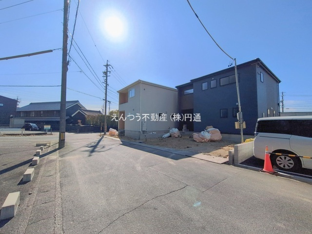 リーブルガーデン梅森台第2の前面道路含む現地写真