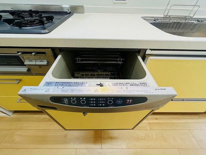 【仲介手数料無料／刈谷市】キングスコート東刈谷　202号室のキッチン|食器洗浄乾燥機