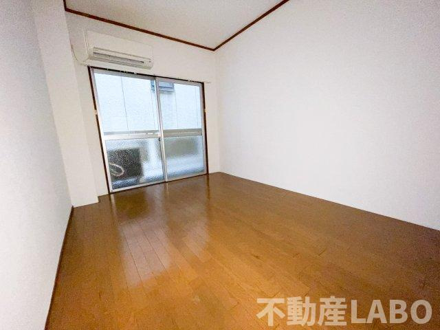 宮本マンションの洋室