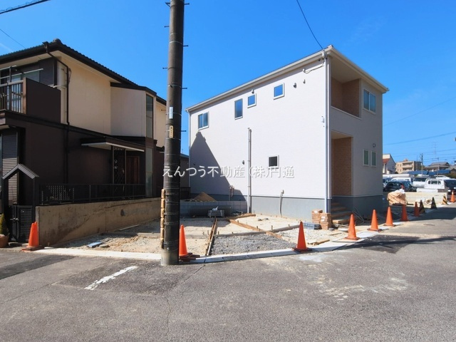 リーブルガーデン梅森台第2の前面道路含む現地写真