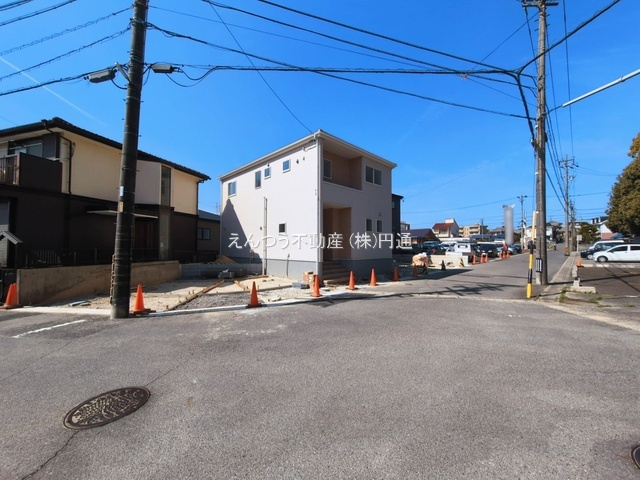 リーブルガーデン梅森台第2の前面道路含む現地写真