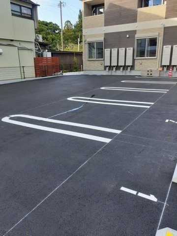 カーサ　フィオーレの駐車場