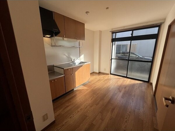 サープラスドミール　　刈谷市近郊の賃貸はクラスホーム刈谷店の居間・リビング