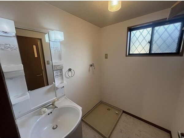 サープラスドミール　　刈谷市近郊の賃貸はクラスホーム刈谷店の洗面所