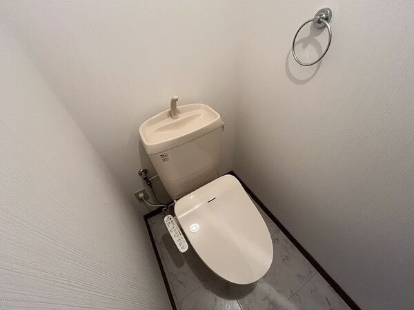 サープラスドミール　　刈谷市近郊の賃貸はクラスホーム刈谷店のトイレ