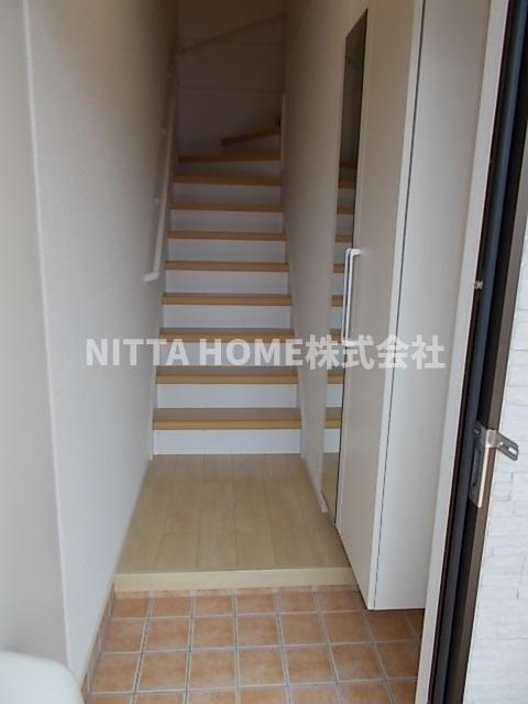 トライトリー宮ノ前　Ⅲの玄関|全身鏡付きのシューズボックスあります！！