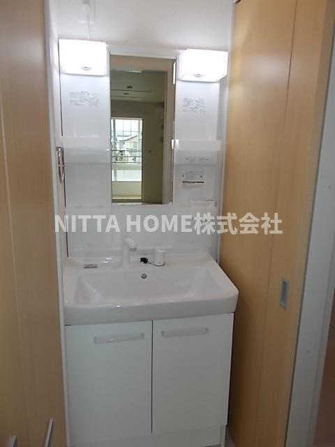 トライトリー宮ノ前　Ⅲの洗面所|シャワー付き洗面台で身支度はバッチリ◎