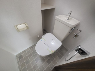 ウォシュレット付きのトイレです♪