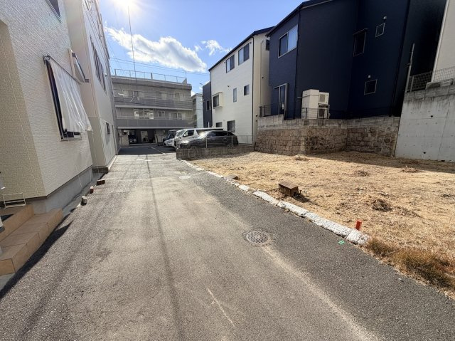 【前面道路含む現地写真】 | 人気の楠那町の平地　建築条件ナシ！