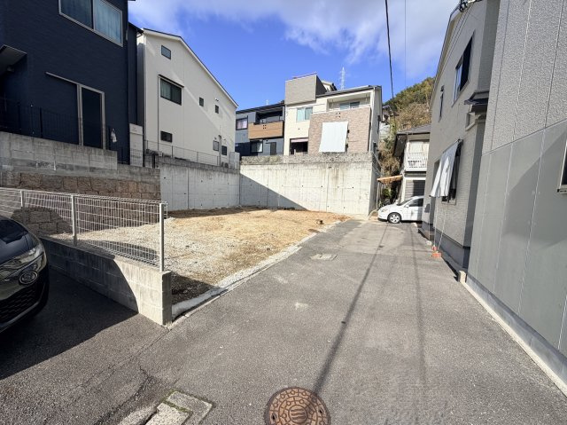 【前面道路含む現地写真】 | 人気の楠那町の平地　建築条件ナシ！