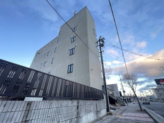 鉄骨造陸屋根の外観