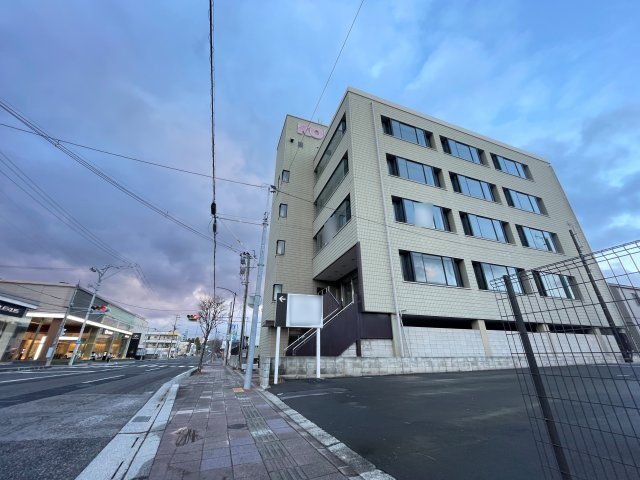 鉄骨造陸屋根の外観