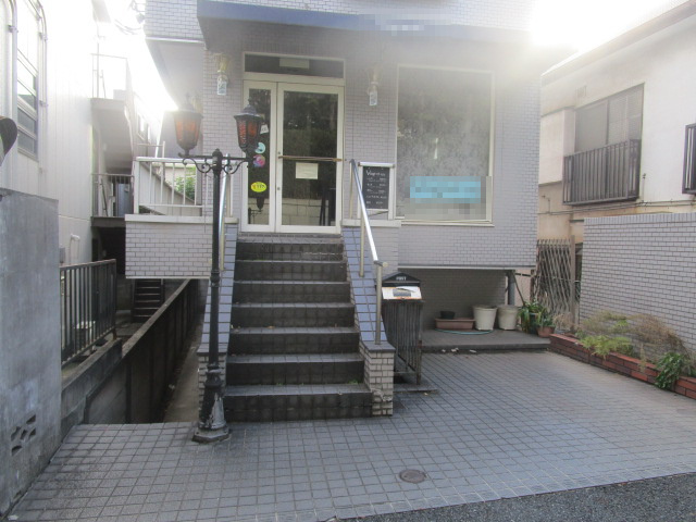 港区白金台３丁目のビル