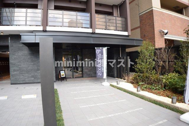 パークアクシス本町のエントランス