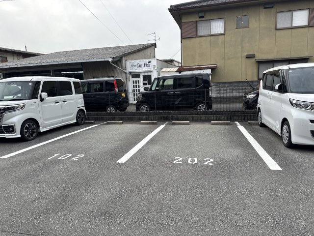 サンアベニュー田寺１の駐車場