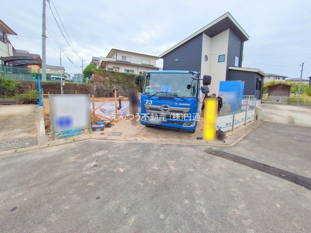 ハートフルタウン赤池町箕ノ手の前面道路含む現地写真