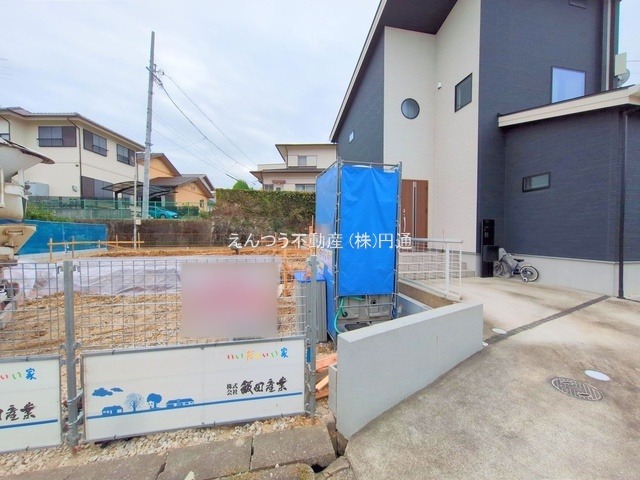 ハートフルタウン赤池町箕ノ手の前面道路含む現地写真