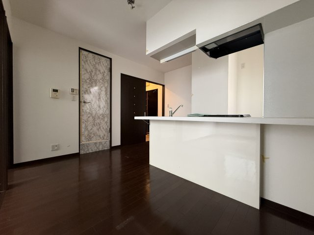 フローレス緑地公園の居間・リビング