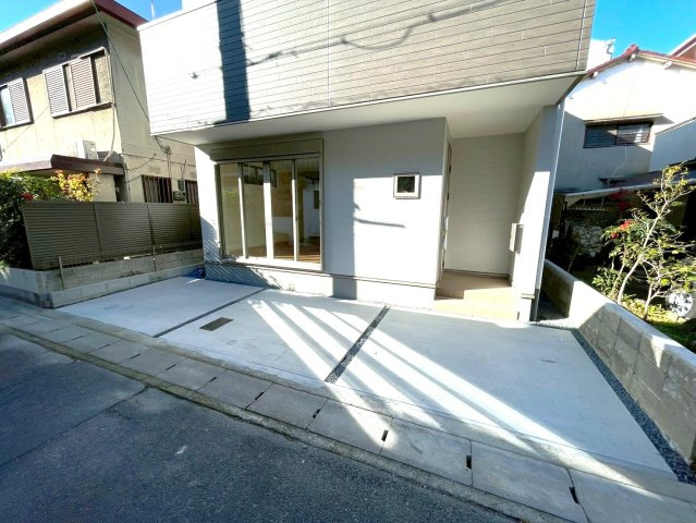 「観月橋」駅徒歩１０分◆家事動線良好な４ＬＤＫ◆全室２面採光で陽当り通風良好◆伏見区向島庚申町３期の駐車場|駐車場