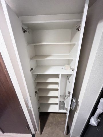 中野町２丁目新築の玄関