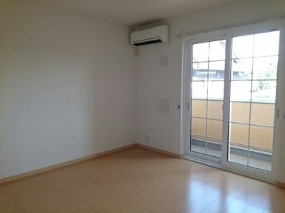 【居間・リビング】 | ミッテ・ドルフ西国分Ⅲ | ゆったり過ごせる居間です