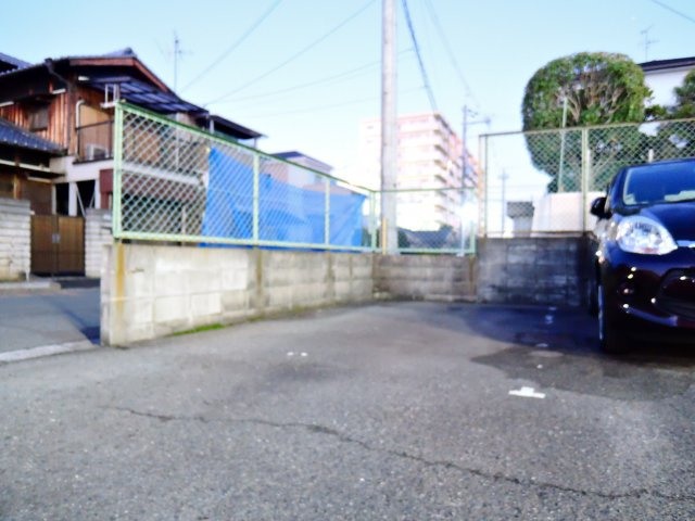 ハイツ78の駐車場