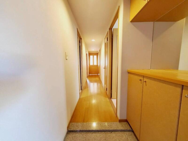 サーパス高須第3の玄関