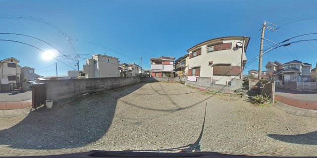 明石市魚住町清水土地の外観|【現地土地写真】コンビニまで徒歩8分の距離で、飲み物や日用品の買い足しに気軽に利用できます。日々の暮らしを支える利便性が身近に整っています。