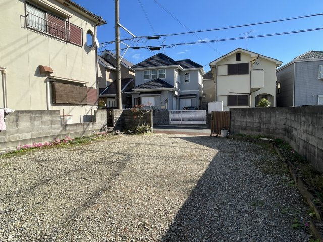 明石市魚住町清水土地の外観|【現地土地写真】スーパーまで徒歩8分の距離にあります。日々の買い物をスムーズに済ませることができる便利な環境です。急な買い足しにもすぐに対応できそうです。