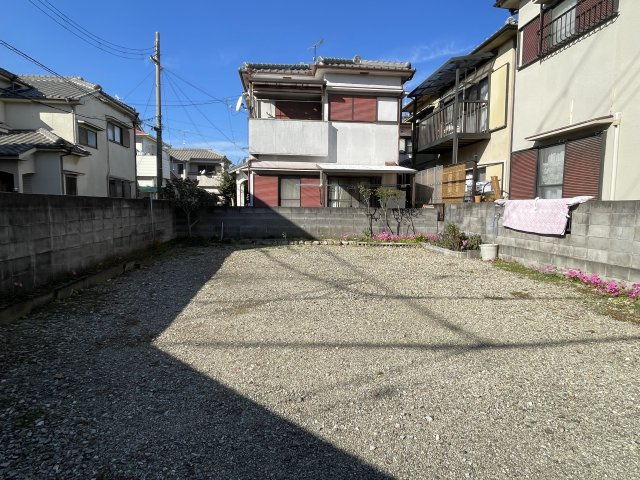 明石市魚住町清水土地の外観|【現地土地写真】周辺にはすでに建物が建っているため、実際の陽当りや窓の見合いなどを確認しながらプランを立てることができます。
