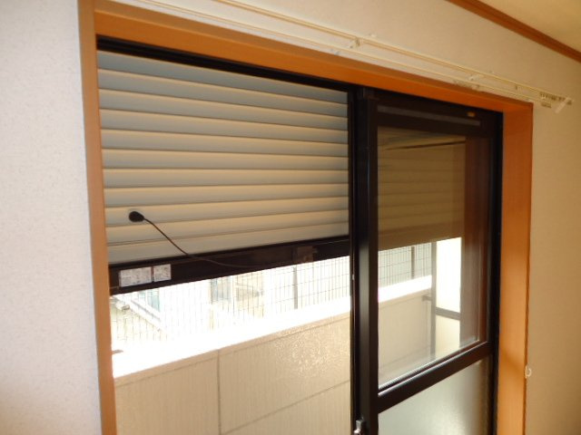 エスフィールドアサマ　　刈谷市近郊の賃貸はクラスホーム刈谷店のバルコニー|雨戸シャッター（102）（イメージ）