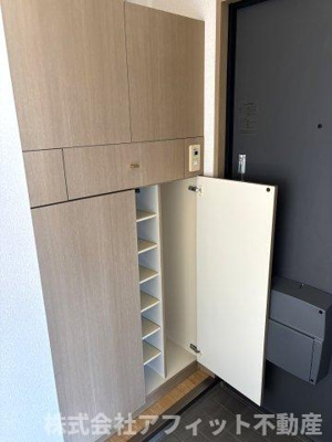 【玄関】 | ウィンディア平川　B | シューズボックス