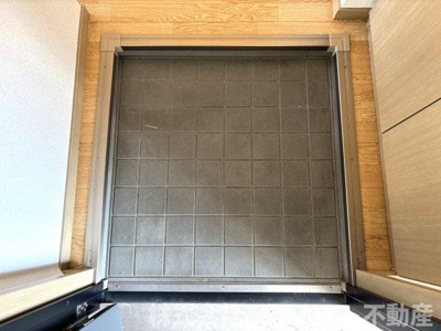 【エントランス】 | ウィンディア平川　B