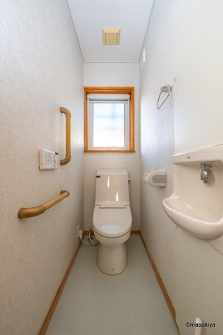 三輪三丁目戸建のトイレ