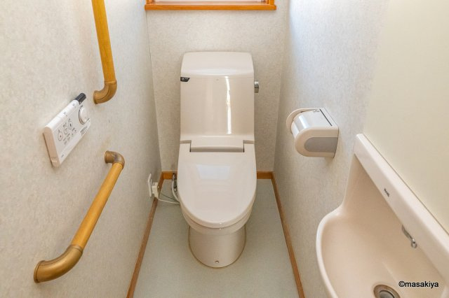 三輪三丁目戸建のトイレ