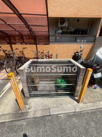 ビオラ並木台の駐車場