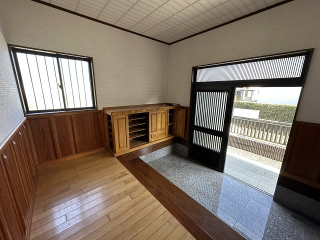 【玄関】 | 都原町 1,600万円