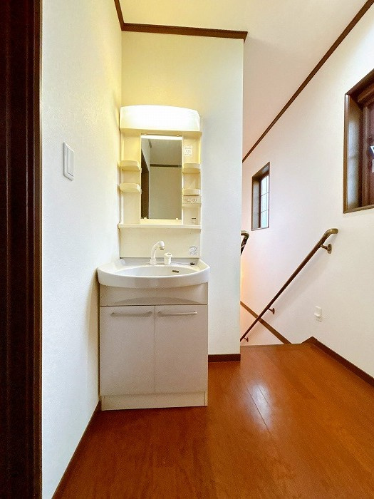 中古戸建　大垣市鶴見町　平17年築の独立洗面台