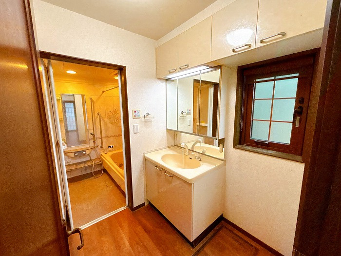 中古戸建　大垣市鶴見町　平17年築の独立洗面台