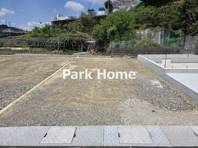 高知市口細山 1号地　新築戸建ての駐車場