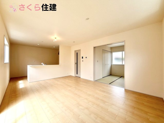リーブルガーデン宇都宮岩曽町第3　1号棟の居間・リビング|広々16帖LDLは南向きで日当たり良好。ゆったりとした時間の流れる開放的なくつろぎの空間